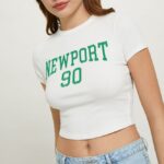 είδη ένδυσης Alcott cropped t-shirt με κολεγιακή στάμπα wh2 λευκό γυναίκες RRJDJ4342